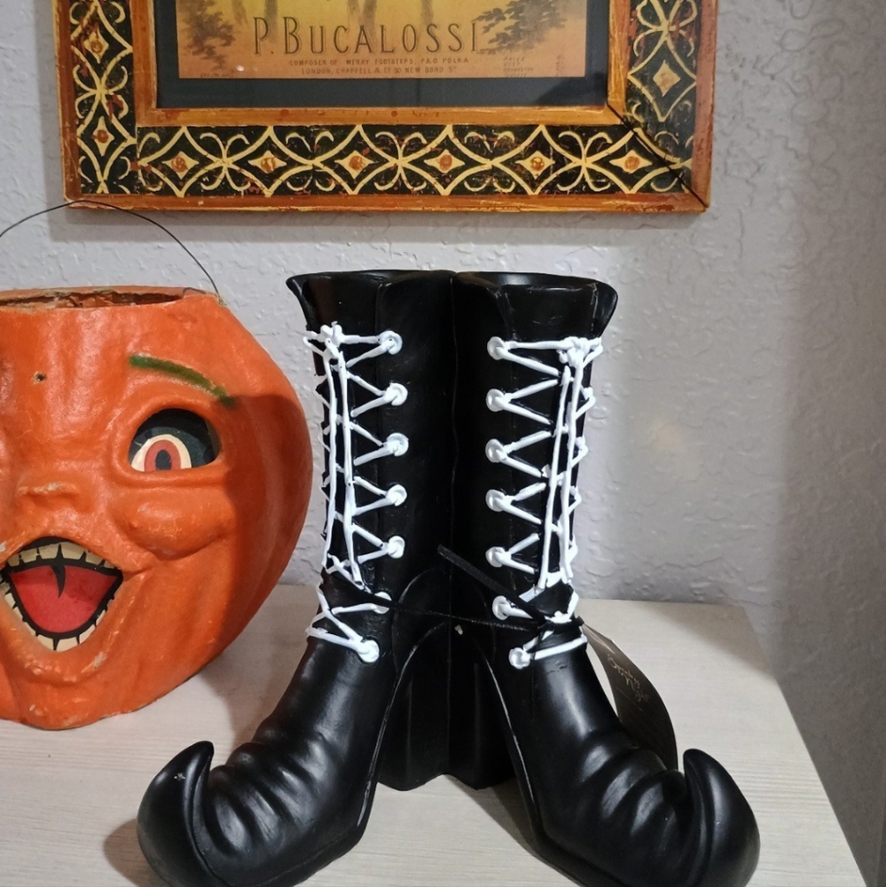 Witch Boots Shoes Candlestick Holders Candle Holder Halloween Spooky Night New - Picture 2 of 5